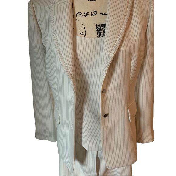 Tahari Arthur S. Levine 3 Piece Womens Suit - Picture 2 of 14
